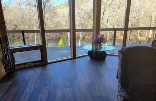 Rutherfordton Apartment | Roomy entire private lower level of log cabin on Green River, 6 min to TIEC.