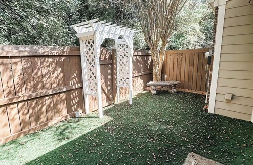 Northwest Raleigh House | Rosie's Retreat - Pet-friendly “gem” at Lenovo, NCSU