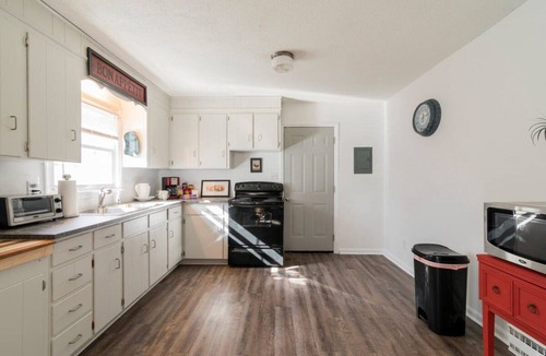 Mooresville House | Rosie's Roost 11 minutes to Lowes corporate