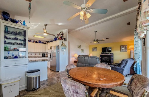Surf City House | Ross – Coastal Living, Relaxing Vibes