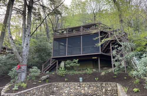 Black Mountain House | Round “Treehouse”. Perfect Center location