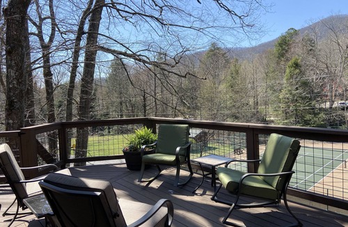 Black Mountain House | Round “Treehouse”. Perfect Center location