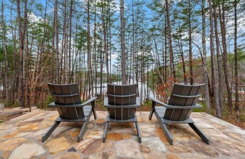 Nebo House | Row House Lakefront Luxury, Gas Grill, Fire Pit & Private Dock on Lake!