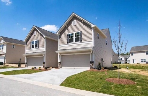 Greensboro House | Royal 3 Bedroom House w/Pooln