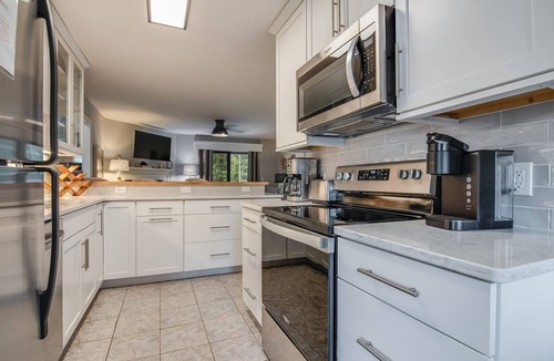 Bald Head Island Condo | Royal James Condo-Perfect for families, neighborhood pool, golf cart included BOTH clubs Available