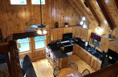 Purlear Cabin | Ruffinit at Buck Mountain-Breathtaking Views, Large Deck w/SIP, Wifi!