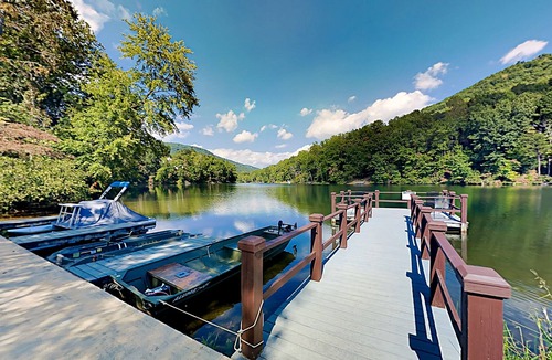 Lake Lure Condo | Rumbling Bald Condo | Fabulous Lake View | Fireplace, Screened Patio & Docks