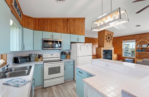South Nags Head House | Runnin' Down A Dream: 2min Walk to Beach | Dogs OK