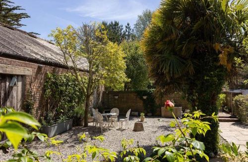 Sidlesham House | Rural Cottage Accommodation for 14