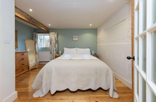 Sidlesham House | Rural Cottage Accommodation for 14