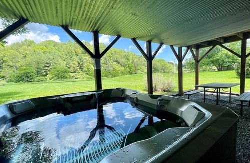 Jefferson House | Rushing Waters- Jefferson, NC