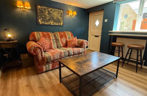 Crowborough House | Rustic 18th century stone cottage with fireplace and parking