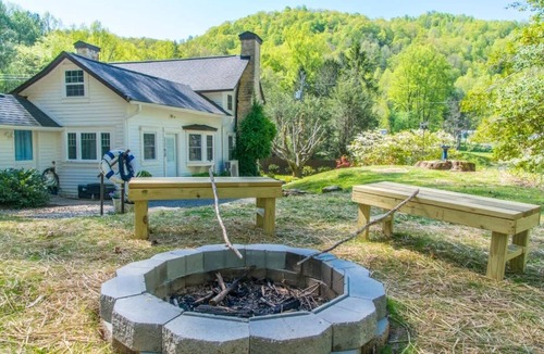 Hendersonville House | Rustic 3BR w/Private Pond + Firepit~Near Trails