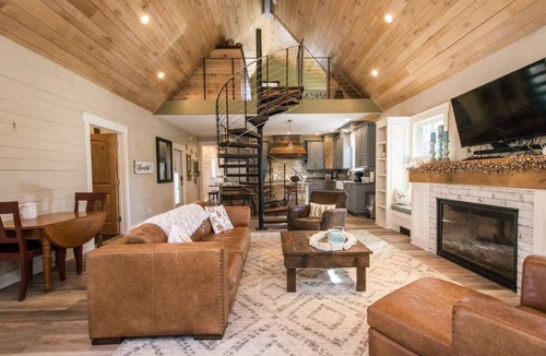Hendersonville Cabin | Rustic Awesome 4BR Lodge w/Game Room & Fire Pit
