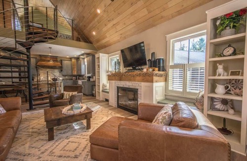 Hendersonville Cabin | Rustic Awesome 4BR Lodge w/Game Room & Fire Pit