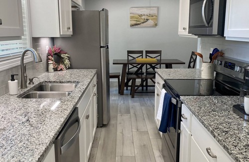 Belmont House | Rustic Belmont Farmhouse - 15 min to uptown Charlotte