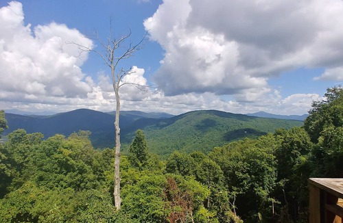 Skyland Apartment | Rustic Cabin, Appalachian Elegance, Rural But Close