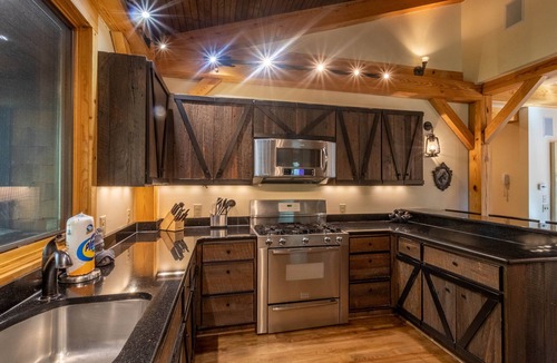 Banner Elk House | Rustic Cedar Rock Townhome at Eagles Nest - Front of the mountain, hot tub, firepit, pool table!