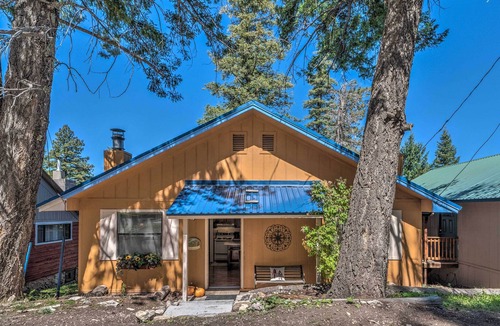 Cloudcroft Cabin | Rustic Cloudcroft Cabin w/ Hot Tub & Fireplace!