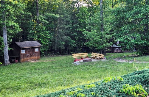 Sweetbriar Farms Cabin | Rustic Eco-friendly Log Cabin Stunning Views 2+acres