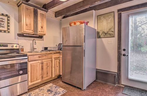 Hendersonville Apartment | Rustic Hendersonville Farm Studio w/Private Deck