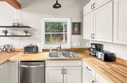 Hickory House | Rustic Lakefront Retreat w/Hot Tub & Pet Friendly