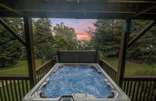 Hickory House | Rustic Lakefront Retreat w/Hot Tub & Pet Friendly