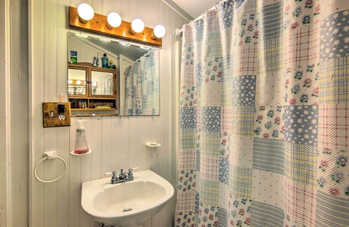 Linville Falls Cottage | Rustic Linville Falls Cottage w/Fire Pit!