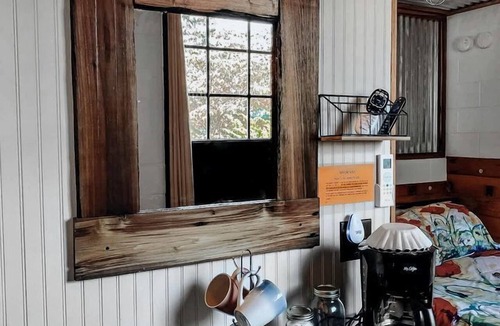 Lebanon Cabin | Rustic Loft-Style B&B in Tennessee – Unique Horse Stall Stay with Private Bath & Barn Breakfast Near Gallatin
