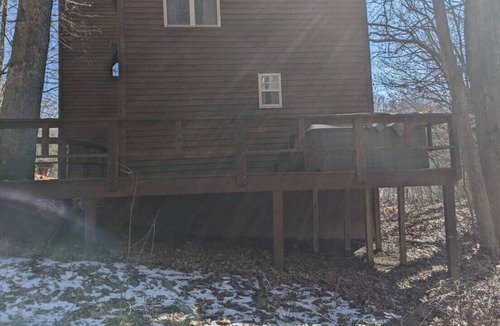 Taswell House | Rustic & Secluded 2 BR "Castle" Cabin In The Woods