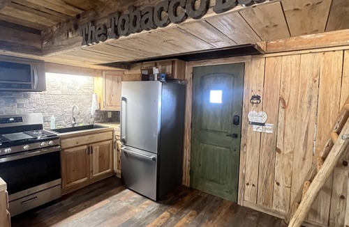 State Road Cabin | Rustic Tobacco Barn Cabin in the heart of Yadkin Valley Wine Country