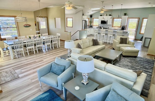 South Nags Head House | S. Nags Head Semi-Oceanfront: Large Pool, Cabana, Hot Tub, NEW Kitchen & Baths!