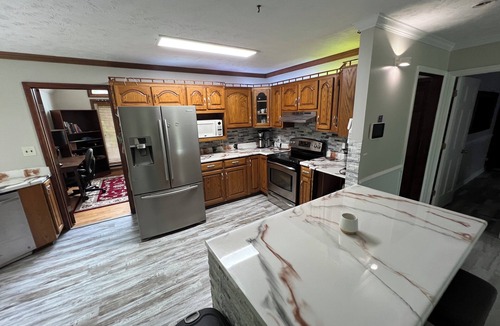 Fayetteville House | Sacred Spacious 5-bedroom Sanctuary in lovely Fayetteville with fitness room, AC
