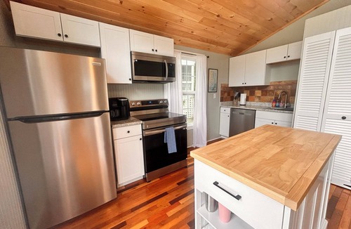 Colington Harbour Cottage | Sail Cove - Charming Colington Cottage - Pet Friendly- Community Pool!