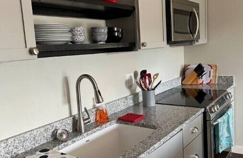 Oriental Apartment | Sailor’s Choice @ Blackwell Point Marina. Pet friendly & boat slips available!