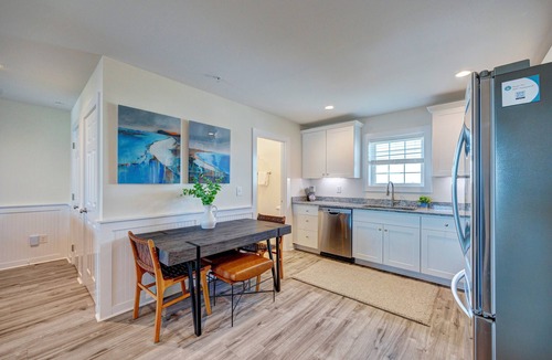 Surf City Apartment | Saltwater Suites, 104 Queen Pet Friendly 1st Floor