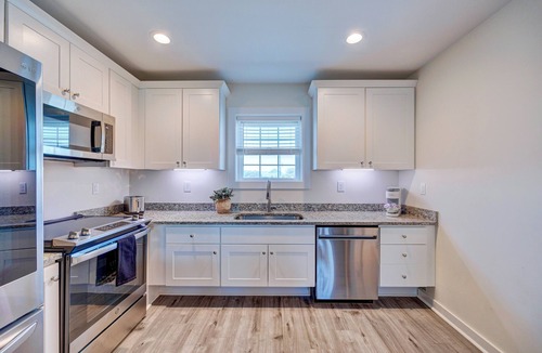 Surf City Apartment | Saltwater Suites, 106 Queen 1st Floor