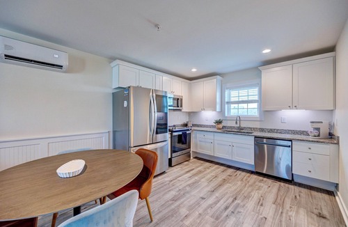 Surf City Apartment | Saltwater Suites, 302 Queen 3rd Floor