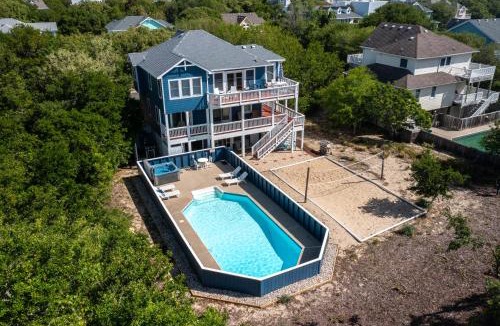 Duck House | Salty Breeze - Walk to Beach - Pool - Hot Tub - EV
