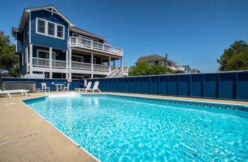 Duck House | Salty Breeze - Walk to Beach - Pool - Hot Tub - EV