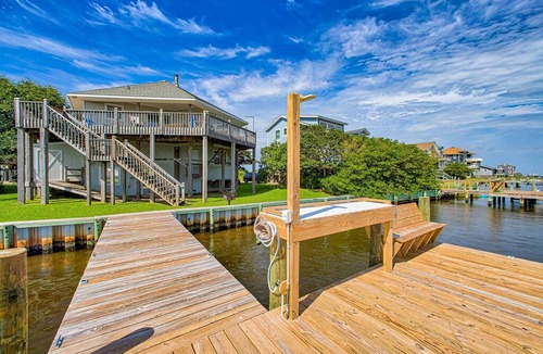 Brigands' Bay House | Salty T - Stunning 3 Bedroom Canalfront Home in Frisco