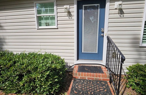 Southern Pines Apartment | Sam's Place. UPDATED LISTING! Relax in the hot tub after a day of golf!
