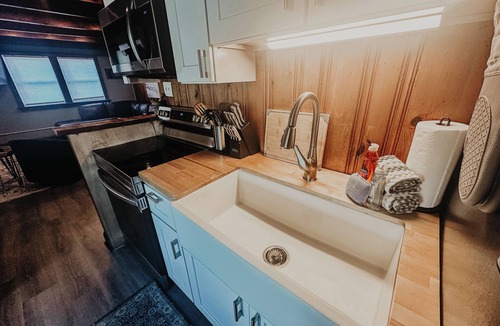 Colington Cottage | Sand Life - Pelican's Southern Nest! - Pet Friendly!