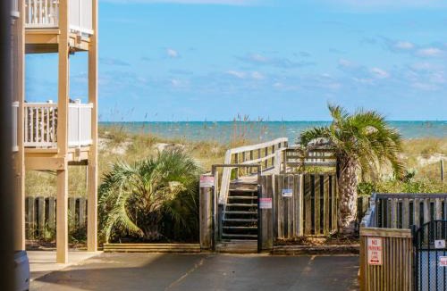 Wilmington Beach Apartment | Sand Pebbles #A3 - Pelican Perch