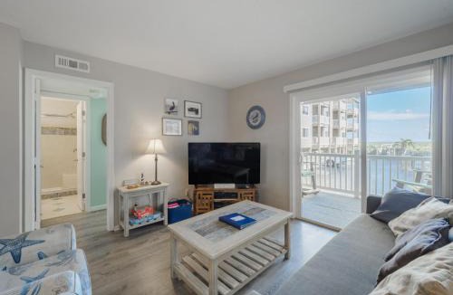 Wilmington Beach Apartment | Sand Pebbles #A3 - Pelican Perch
