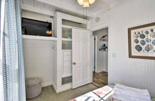Kill Devil Hills House | Sand Pebbles: Bright Bungalow - Steps to Beach!