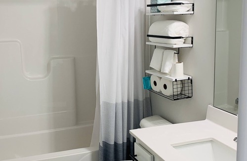 Southeast Raleigh Apartment | Sandy Haven: A Luxe Retreat Near Downtown Raleigh