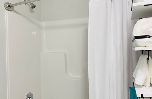 Southeast Raleigh Apartment | Sandy Haven: A Luxe Retreat Near Downtown Raleigh