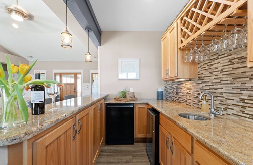Mayhew House | Sandy Shore - Coastal Cottage Meets Urban Contemporary w/Optional Boat Rental
