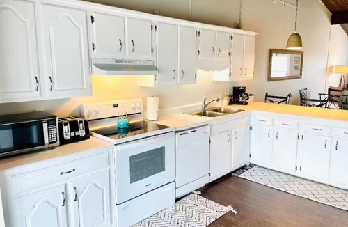 Atlantic Beach Hotel | Sandy Toes Beach House